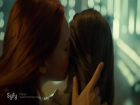 Dominique Provost-Chalkley & Katherine Barrell kissing, Lesbian in Wynonna Earp 8