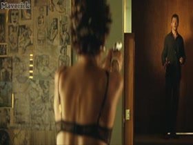 Halle Berry Lingerie , Undress in Swordfish (2001) 10