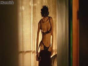 Halle Berry Lingerie , Undress in Swordfish (2001) 4