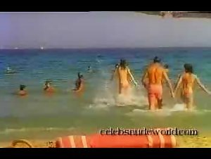 Agnes Soral Topless , Bikini In Un Moment DE garement 20