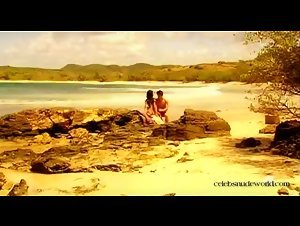 Dany Verissimo Bikini , Beach in Les tropiques de l'amour (2003) 9