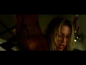 Heather Wahlquist in Alpha Dog (2006) 3