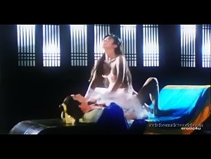 Isabella Chow in Yu pu tuan zhi: Tou qing bao jian (1992) 18