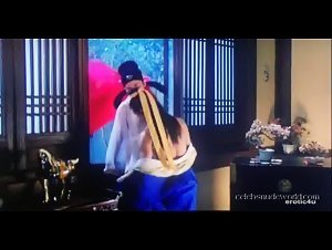 Isabella Chow in Yu pu tuan zhi: Tou qing bao jian (1992) 6