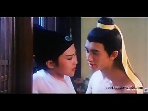 Isabella Chow in Yu pu tuan zhi: Tou qing bao jian (1992) 9