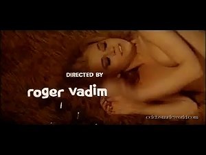 Jane Fonda Sensual , boobs scene in Barbarella (1968) 20