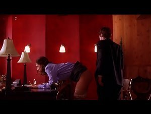 Maggie Gyllenhaal boobs , Bathtub in Secretary (2002) 7