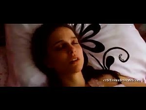 Natalie Portman Butt , Explicit in Black Swan (2010) 10