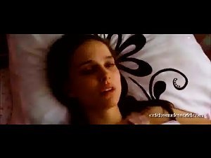 Natalie Portman Butt , Explicit in Black Swan (2010) 9