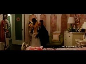 Natalie Portman Lingerie , Brunette in Black Swan (2010) 9