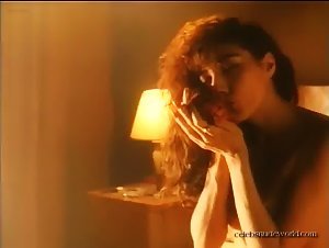 Sandra Ballesteros boobs , Couple in El lado oscuro del corazon (1992) 18