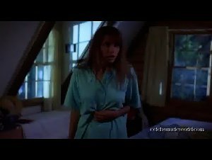 Elizabeth Kaitan in Friday the 13th Part VII: The New Blood (1988) 19