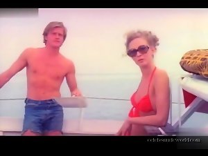 Elizabeth Turner , Silvia Dionisio Outdoor , Vintage in Una ondata di piacere (1975) 5