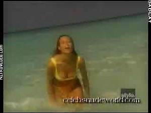 Heidi Klum Wet Shirt , Bikini in Sports Illustrated Swimsuit Collection (1998) 13