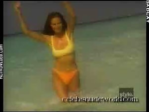 Heidi Klum Wet Shirt , Bikini in Sports Illustrated Swimsuit Collection (1998) 14
