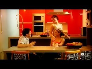 Janet , Tiffany Hopkins lesbian , threesome scene in Pretes a tout (2005)  1