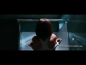 Kate Beckinsale in Whiteout (2009) 12