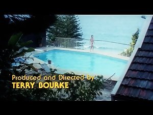 Deborah Coulls , Louise Howitt in Lady Stay Dead (1981) 4
