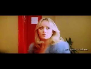 Gloria Guida hot scene in Indagine su un delitto perfetto (1978) 11