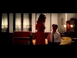 Greta Scacchi Kissing , Butt in Un homme amoureux (1987) 1