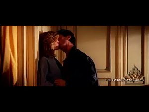 Greta Scacchi Kissing , Butt in Un homme amoureux (1987) 7