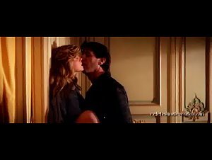 Greta Scacchi Kissing , Butt in Un homme amoureux (1987) 8