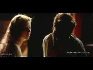 Gwyneth Paltrow Costume, boobs in Shakespeare in Love (1998) 1