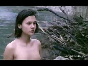 Virginie Ledoyen in L'eau froide (1994) 13