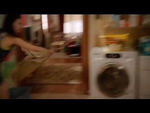Emma Greenwell Flashing , Butt in Shameless (series) (2011) 11