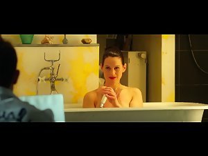 Leni Speidel bathtub , nude scene in Voyage (2013) 2
