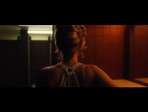 Jennifer Lawrence in American Hustle (2013) 20