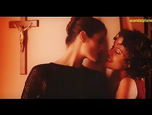 Alyssa Milano and Charlotte Lewis Lesbin Sex in Embrace of the Vampire 13