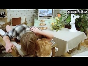 Brigitte Lahaie Kitchen , Orgasm in Sechs Schwedinnen von der Tankstelle (1980) 10