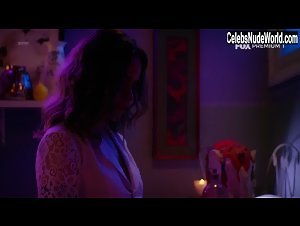 Stella Rabello Flasing , boobs in Me Chama de Bruna (series) (2016) 18