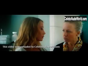Nadeshda Brennicke in Anna Fucking Molnar (2017) 20