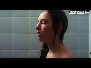 Mora Arenillas in Invisible (2017) 3