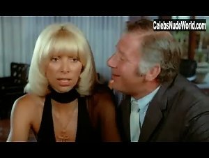 Mireille Darc in La valise (1973) 9