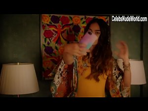 Mishel Prada in Vida (series) (2018) 10