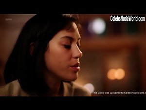 Maria-Elena Laas Couple , Brunette in Vida (series) (2018) 7