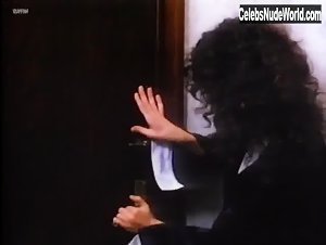Clio Goldsmith in Miele di donna (1981) 15