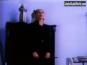 Clio Goldsmith in Miele di donna (1981) 18
