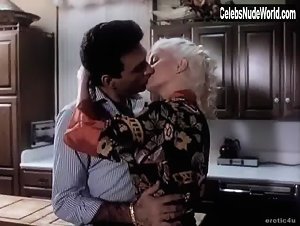 Kristine Rose Kissing , Blonde in Undici giorni, undici notti 2 (1990) 1