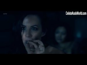 Kate Siegel in Haunting of Hill House (series) (2018) 14