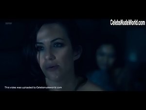 Kate Siegel in Haunting of Hill House (series) (2018) 15