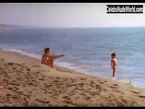 Abigail Clayton Nude , Beach in Ciao maschio (1978) 1