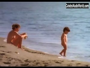 Abigail Clayton Nude , Beach in Ciao maschio (1978) 13
