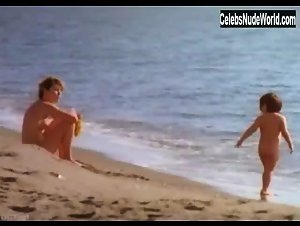 Abigail Clayton Nude , Beach in Ciao maschio (1978) 17