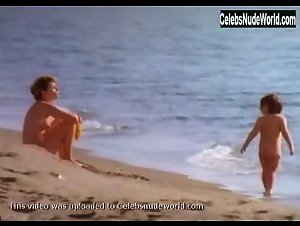 Abigail Clayton Nude , Beach in Ciao maschio (1978) 20