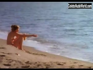 Abigail Clayton Nude , Beach in Ciao maschio (1978) 6