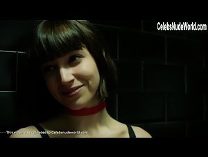 Clara Alvarado in La Casa de Papel (series) (2017) 8